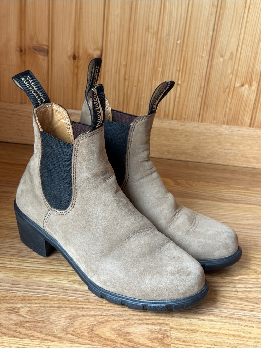 Blundstone Style Heeled Chelsea Boots in Taupe Suede